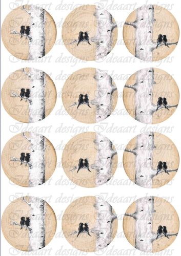 Festett kismadarak fa alapon