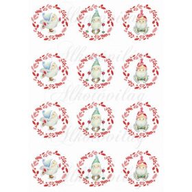 Téli sportos manók piros magyal koszorúban KICSIBEN