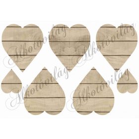 Fa deszkából vágott szívek