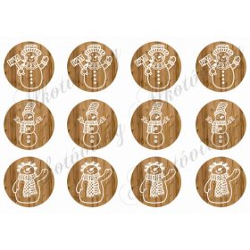 Hóemberek fa korongokon