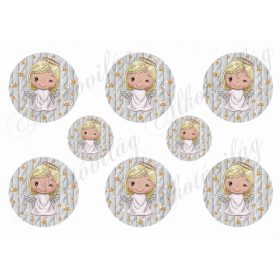 Szőke szépséges angyalka szürke kötött körökben