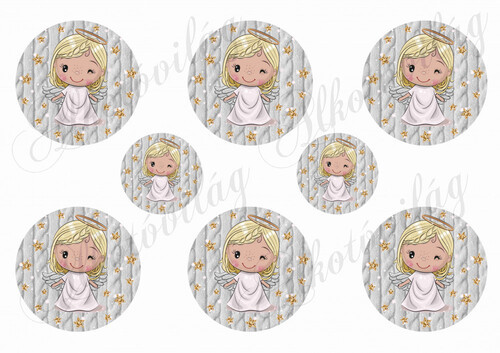 Szőke szépséges angyalka szürke kötött körökben