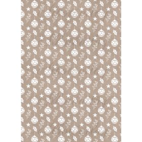   Fehér karácsonyfadíszek, csillagok és bogyós ágak kraft alapon