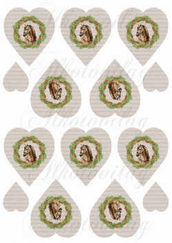 Kézzel festett ló karácsonyi koszorúban hullámpapír struktúrájú szíveken KICSIBEN