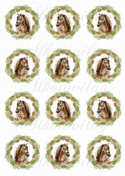 Kézzel festett ló karácsonyi tobozos koszorúban KICSIBEN