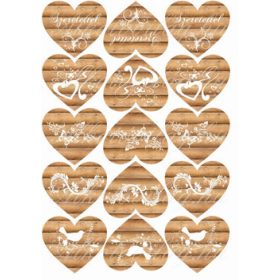 Szívek fa alapon fehér mintákkal