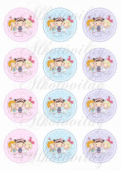 Három kislány pöttyös - cakkos alapon KICSIBEN