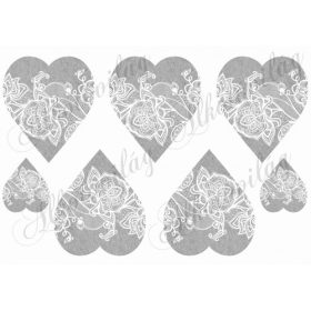 Szívek csipkével szürkében