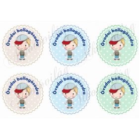   Óvodai ballagásodra pöttyös körök szőke hajú sapis kisfiúkkal