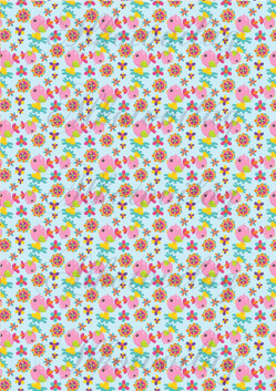 Kismadarak virágok között