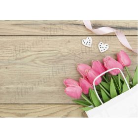   Fotóháttér rózsaszín tulipáncsokorral és szívekkel fa háttérrel termékfotózáshoz